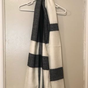 Black and White Plaid Blanket Scarf